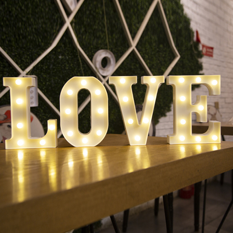 Quiet Luxury Lifestyle - Letra do alfabeto de luxo luzes