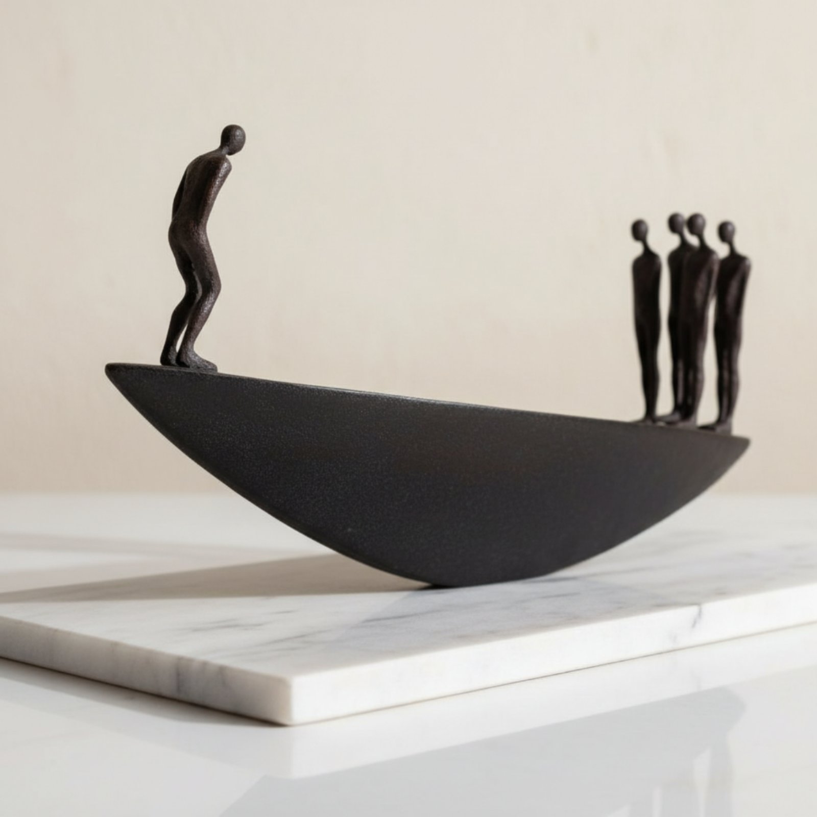 Estátua Moderna de Barco à Vel - Quiet Luxury Lifestyle avaliação e preço