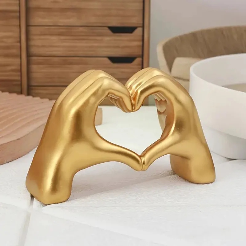 Escultura de Resina em Forma d - Quiet Luxury Lifestyle avaliação e preço